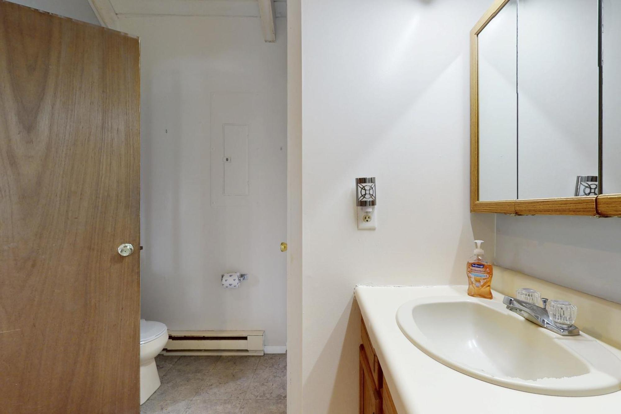 Jeffrey Lane Condos Thayerville Room photo
