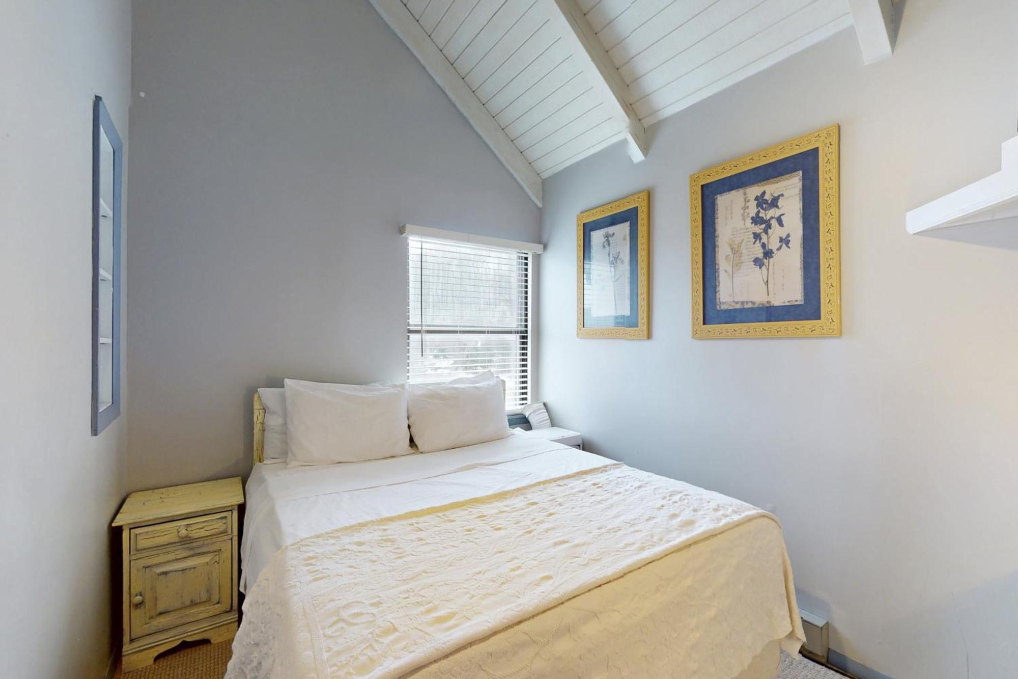 Jeffrey Lane Condos Thayerville Room photo